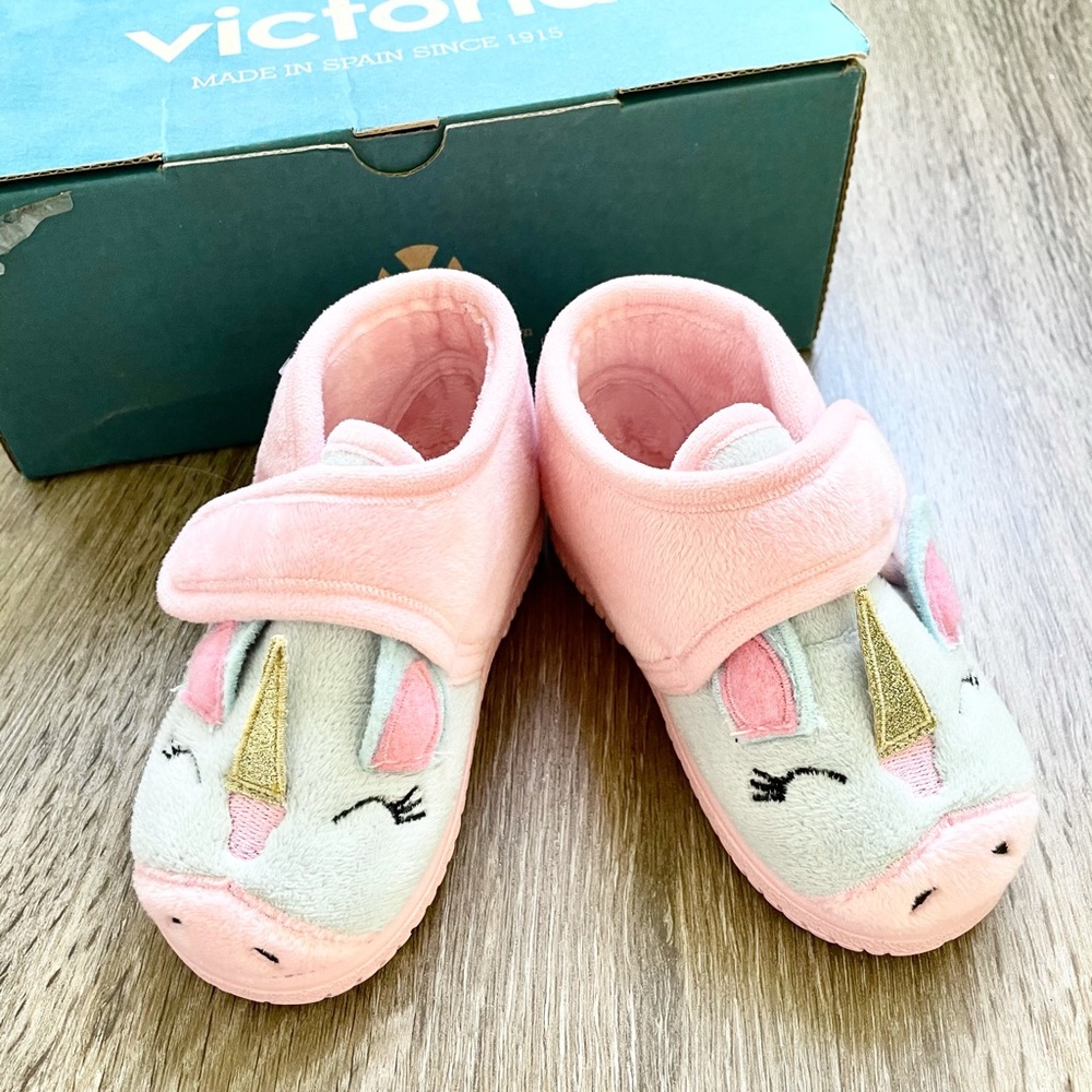 Adorable plush unicorn shoes NIB